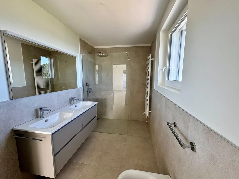 Cademario – Exklusive Villa mit Pool und spektakulärer Seesicht – Foto 10 von 15