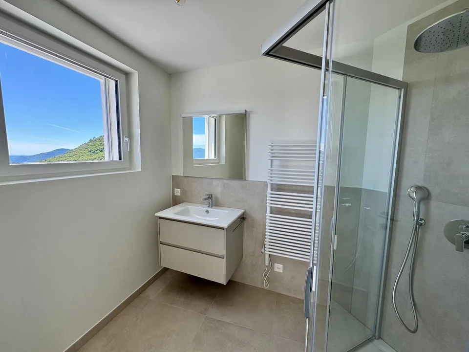 Cademario – Exklusive Villa mit Pool und spektakulärer Seesicht – Foto 9 von 15
