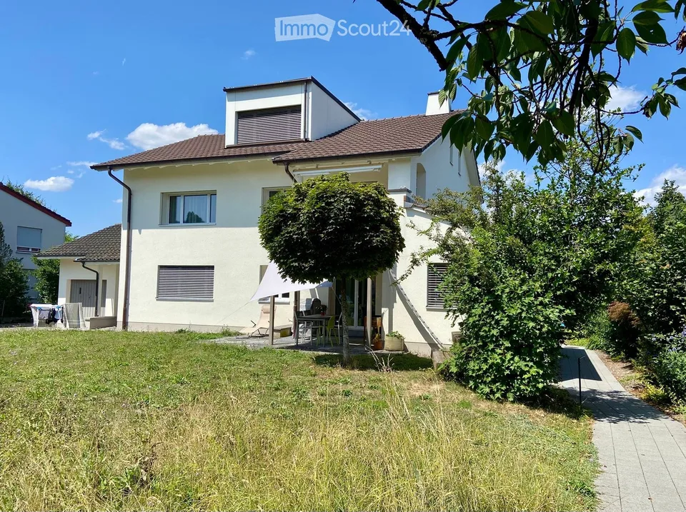 Appartement complètement rénové, beau, familial avec jardin