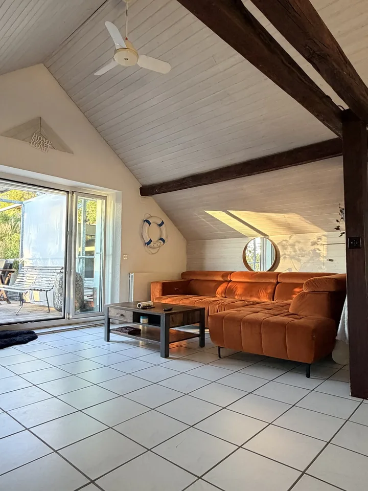 Appartamento di 3,5 locali in stile loft con vista lago e grande terrazza