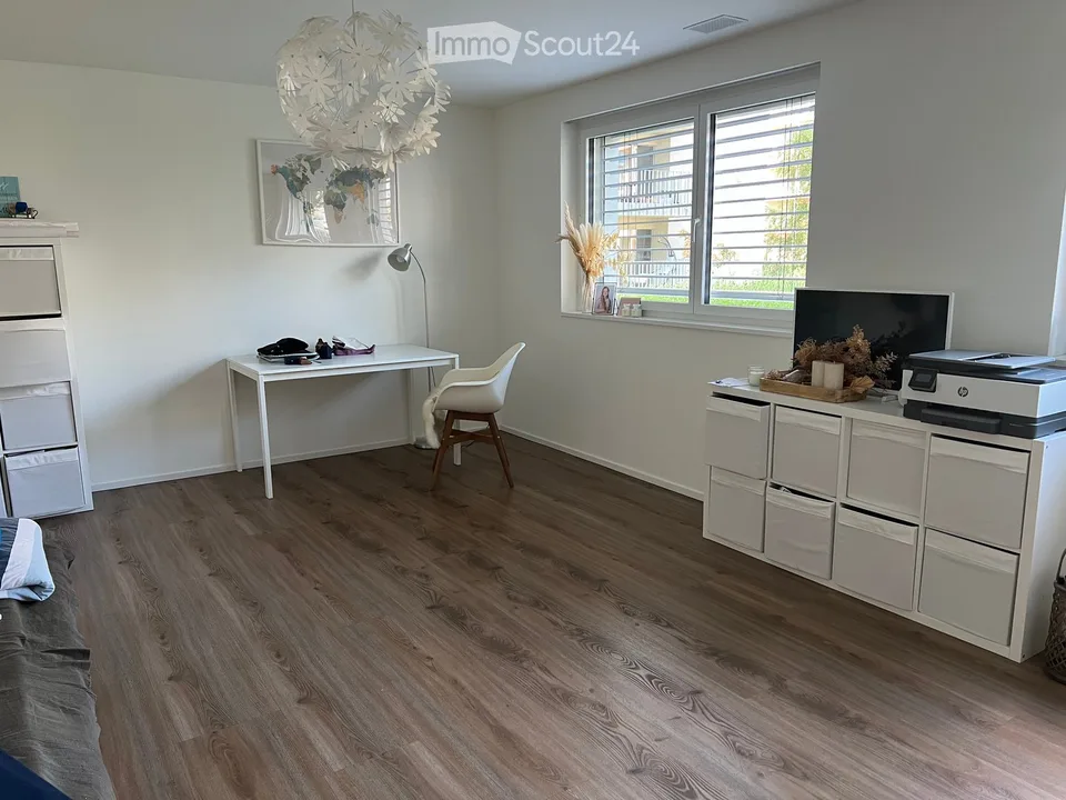 Appartamento moderno 1.5 locali al piano terra a Glis – edificio nuovo con ascensore e garage