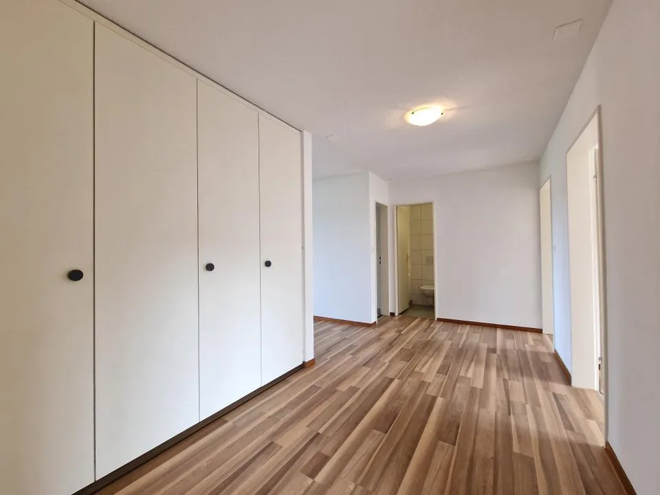Grossräumige Wohnung mit Balkon in zentraler Gegend!