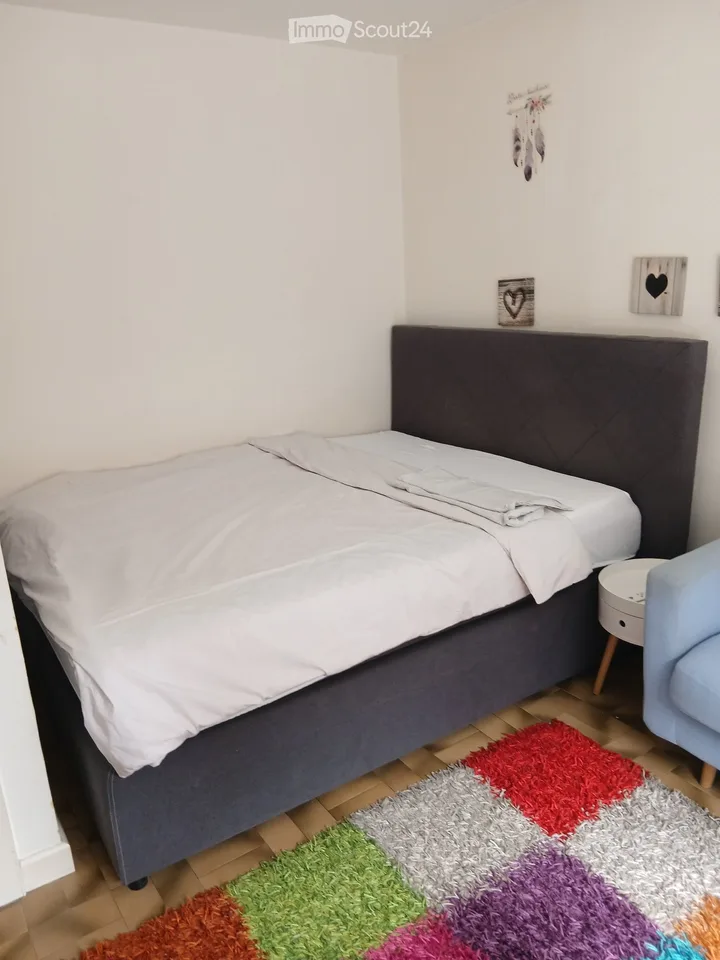 Zu vermieten möblierte Wohnung plus Parkplatz