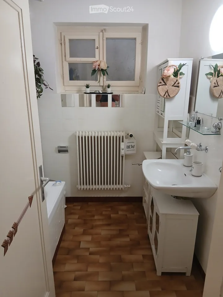 Zu vermieten möblierte Wohnung plus Parkplatz