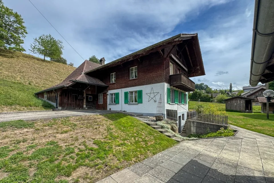 Progetto con storia e prospettiva: oltre 3.600 m² di terra e due parti di casa sulla riva del fiume – foto 5 di 15