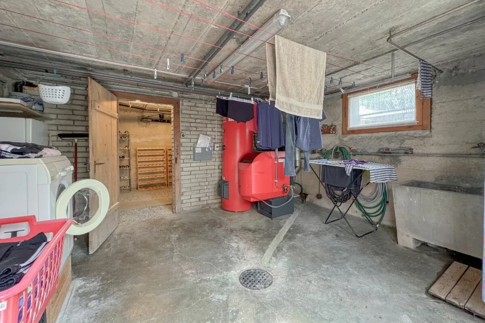 Progetto con storia e prospettiva: oltre 3.600 m² di terra e due parti di casa sulla riva del fiume – foto 14 di 15