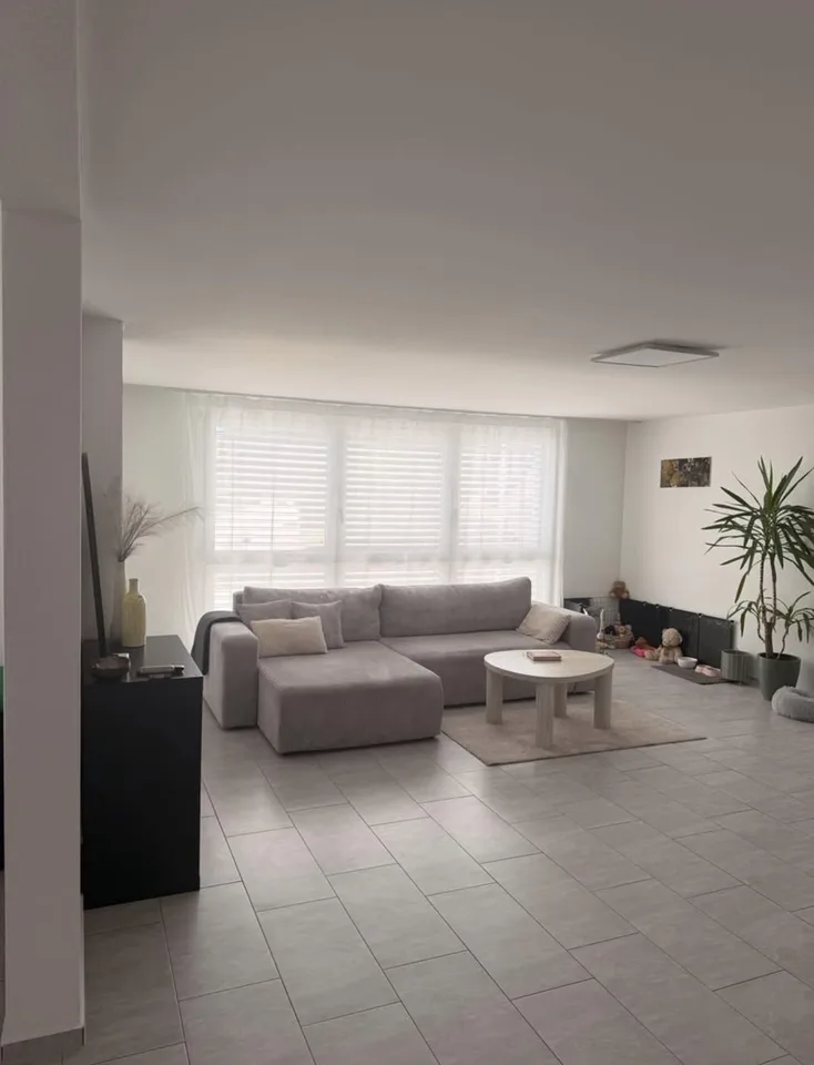 Tenant wanted: Bright 3-room apartment with balcony & parking space