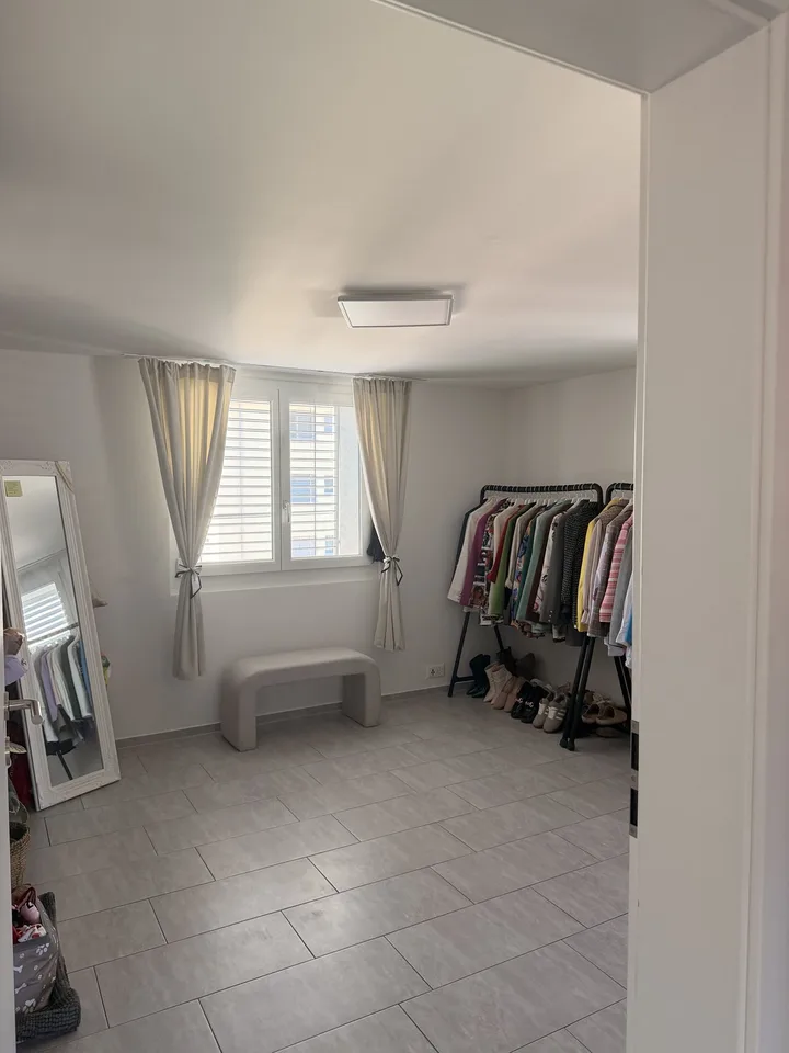 Tenant wanted: Bright 3-room apartment with balcony & parking space