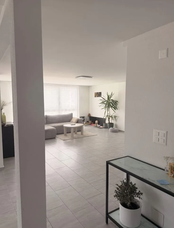 Tenant wanted: Bright 3-room apartment with balcony & parking space