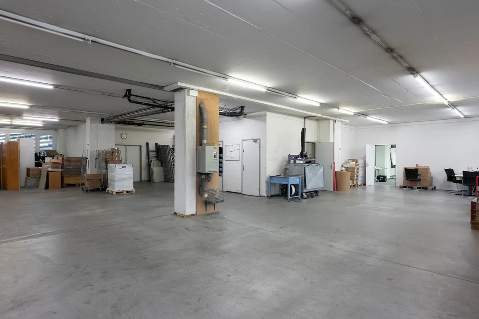 Flexible Geschäftsfläche im Rohbau – Gestalten Sie nach Ihren Bedürfnissen – Foto 8 von 14
