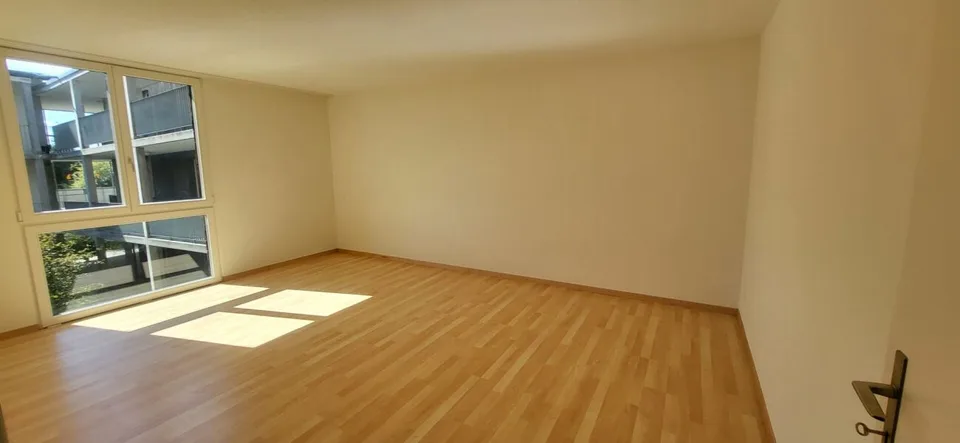 Beautiful 3-room apartment looking for a new occupant with a flair for green!