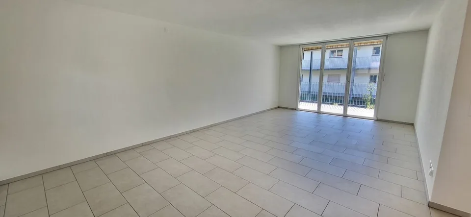 Beautiful 3-room apartment looking for a new occupant with a flair for green!
