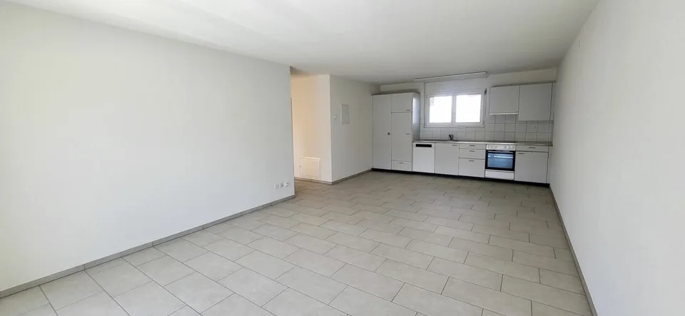 Beautiful 3-room apartment looking for a new occupant with a flair for green!