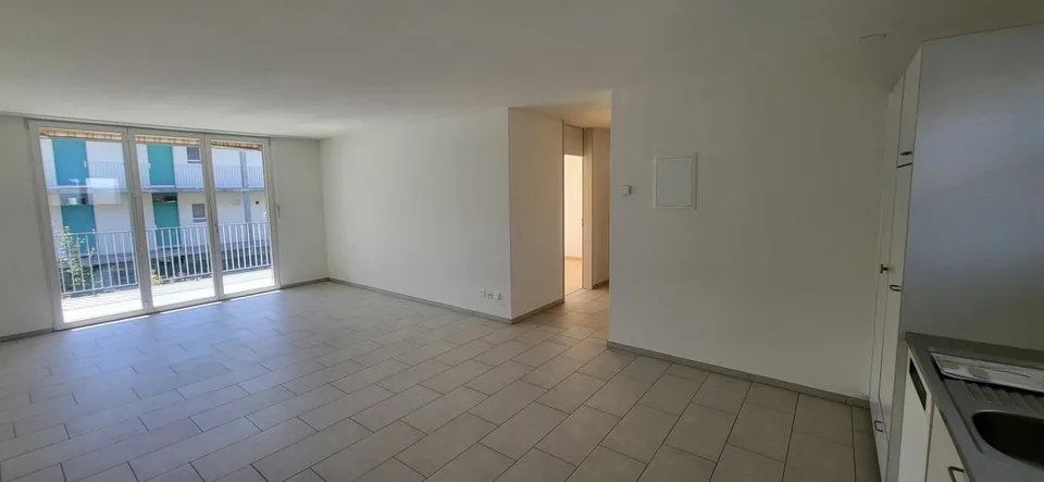 Beautiful 3-room apartment looking for a new occupant with a flair for green!
