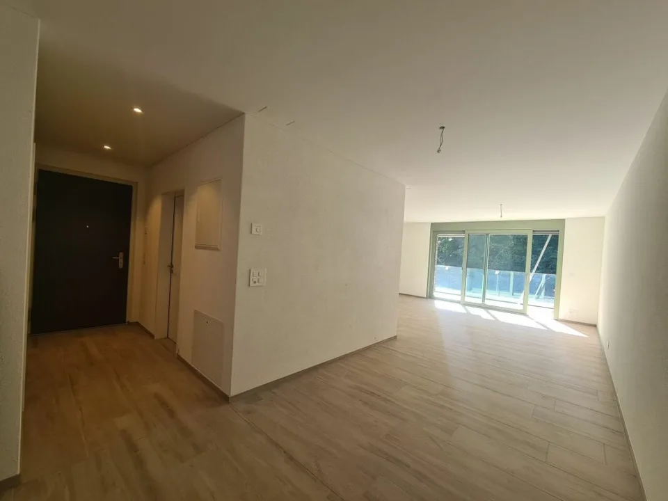 First-time rental! 3.5-room apartment with terrace directly on the water, including parking space