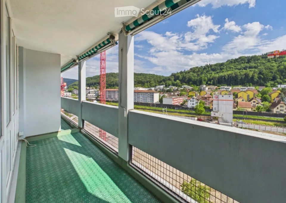 Bright 4.5-room apartment on the 10th floor in Baden