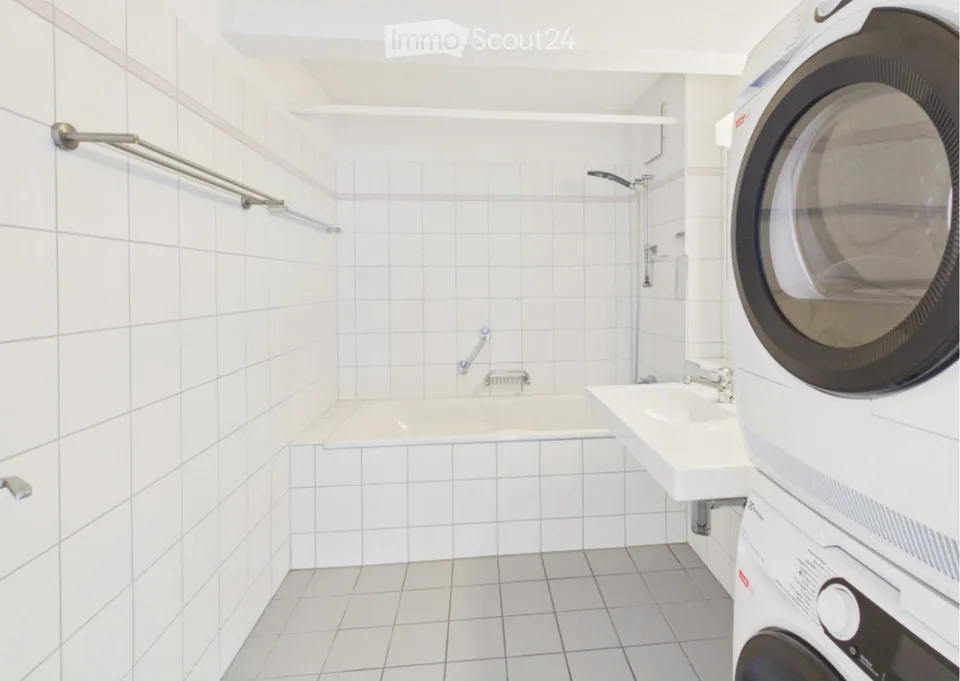 Bright 4.5-room apartment on the 10th floor in Baden
