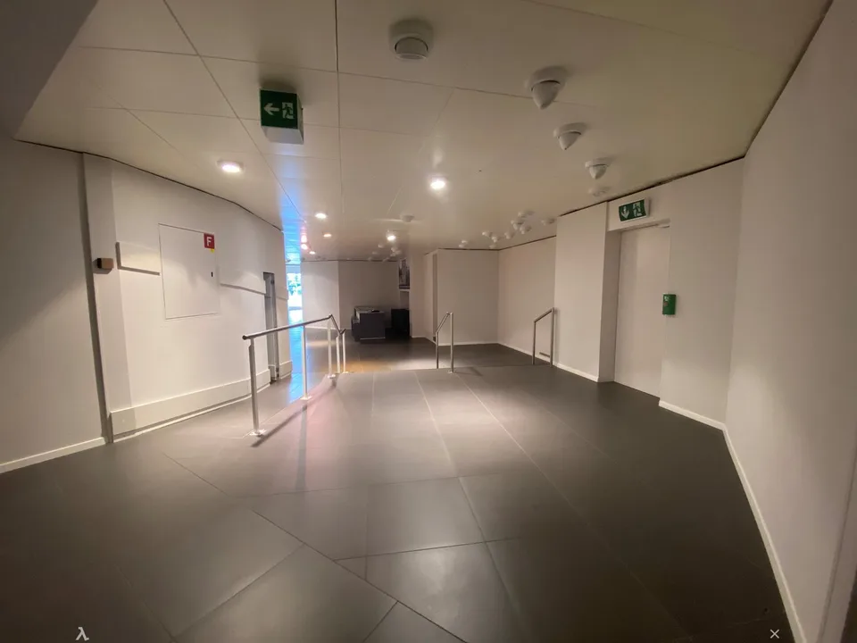 Edificio residenziale e commerciale prominente sulla Bahnhofstrasse a Interlaken – foto 4 di 9