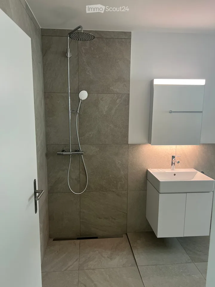Casa a schiera nuova di 5 locali a Péry – disponibile immediatamente