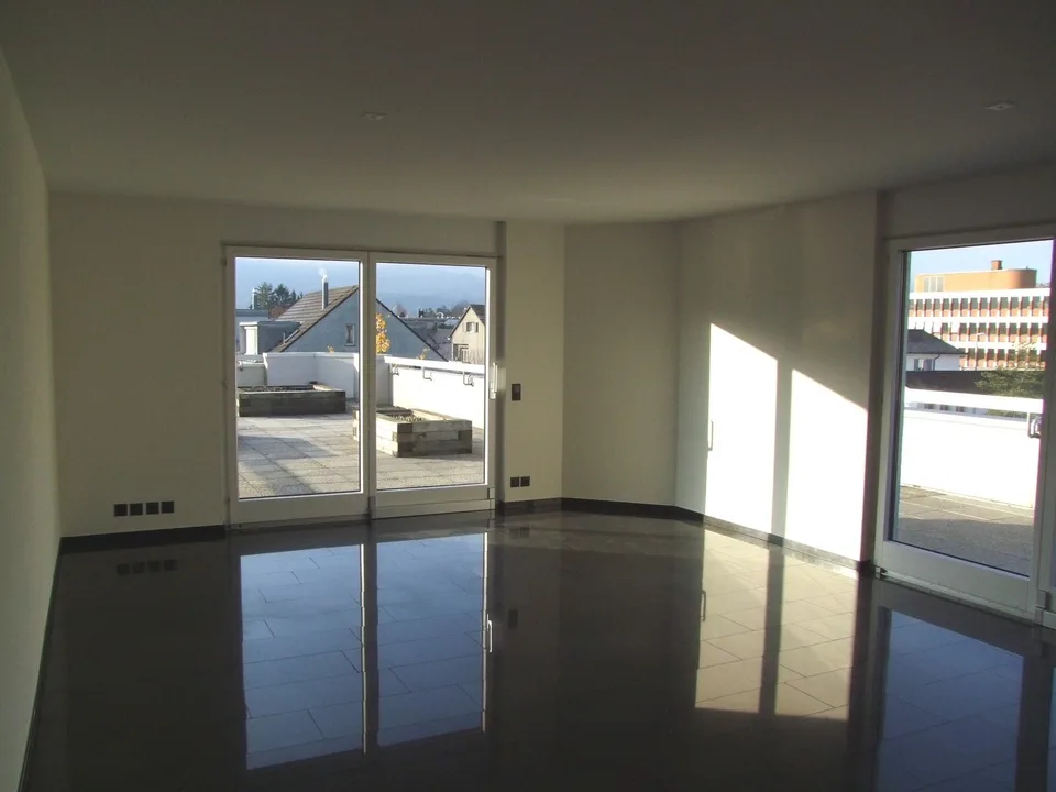 Grosszügige 4.5-Zimmer-Wohnung mit grosser Terrasse ca. 158 m² Gesamtfläche im Zentrum von Reinach Basel