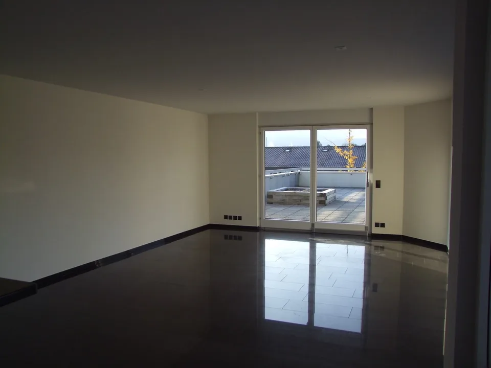 Grosszügige 4.5-Zimmer-Wohnung mit grosser Terrasse ca. 158 m² Gesamtfläche im Zentrum von Reinach Basel