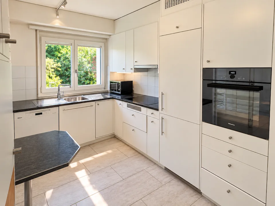 4-Zimmer-Wohnung im Grünen mit Garten in Küsnacht