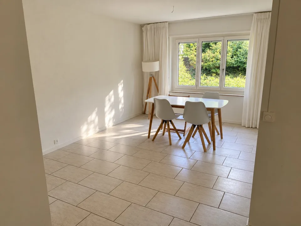 4-Zimmer-Wohnung im Grünen mit Garten in Küsnacht