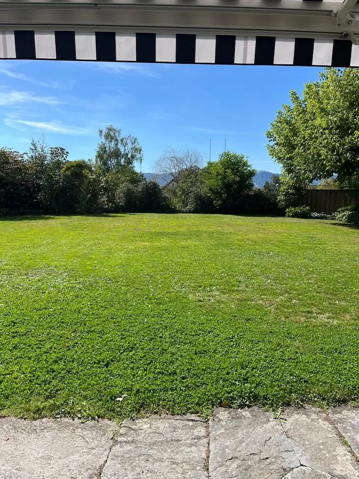 4-Zimmer-Wohnung im Grünen mit Garten in Küsnacht