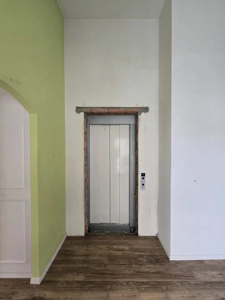 Großes möbliertes Zimmer (20 m²) in geräumiger Wohngemeinschaft Rotkreuz