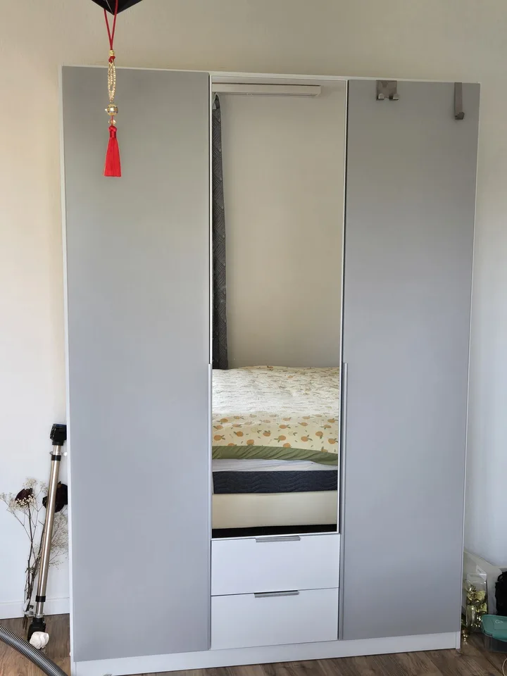 Großes möbliertes Zimmer (20 m²) in geräumiger Wohngemeinschaft Rotkreuz
