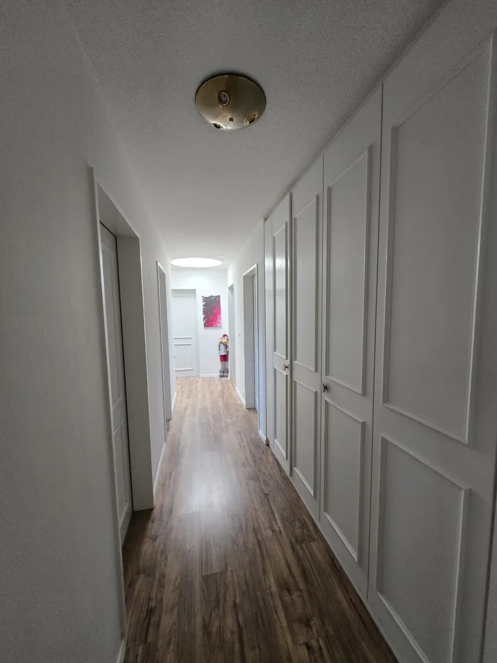 Großes möbliertes Zimmer (20 m²) in geräumiger Wohngemeinschaft Rotkreuz