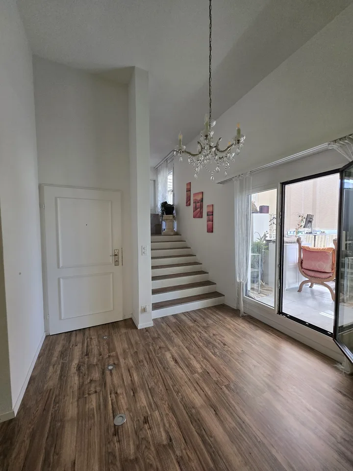 Großes möbliertes Zimmer (20 m²) in geräumiger Wohngemeinschaft Rotkreuz