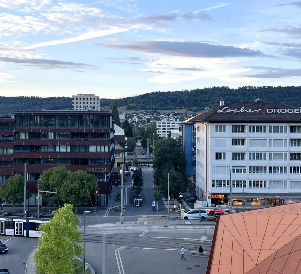 Sonnige Wohnung im Herzen von Schlieren, 3 Min vom Bahnhof (10 Min bis zum HB)