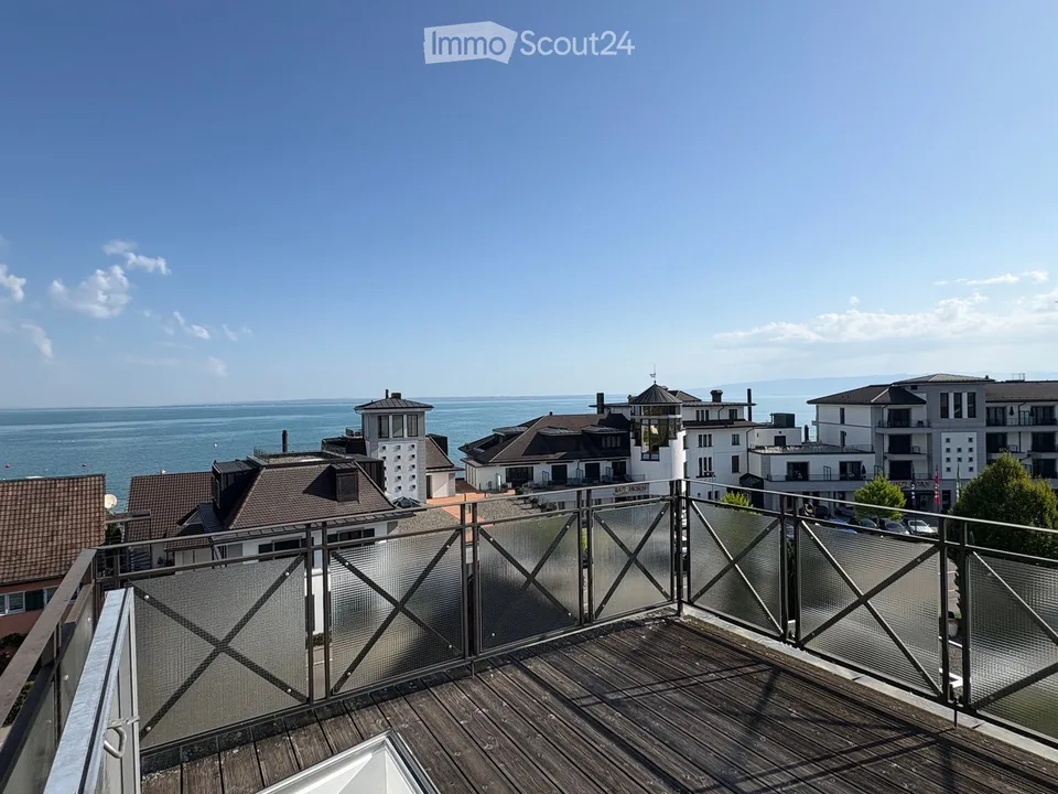 Charming 2-room maisonette apartment with roof terrace and Lake Constance view