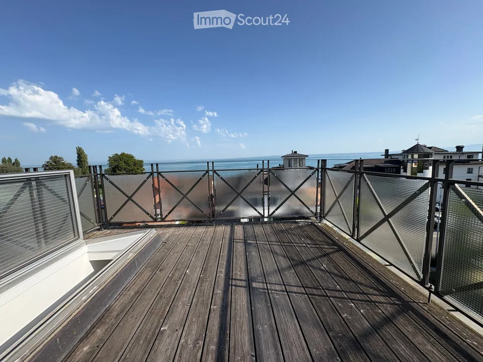 Charming 2-room maisonette apartment with roof terrace and Lake Constance view