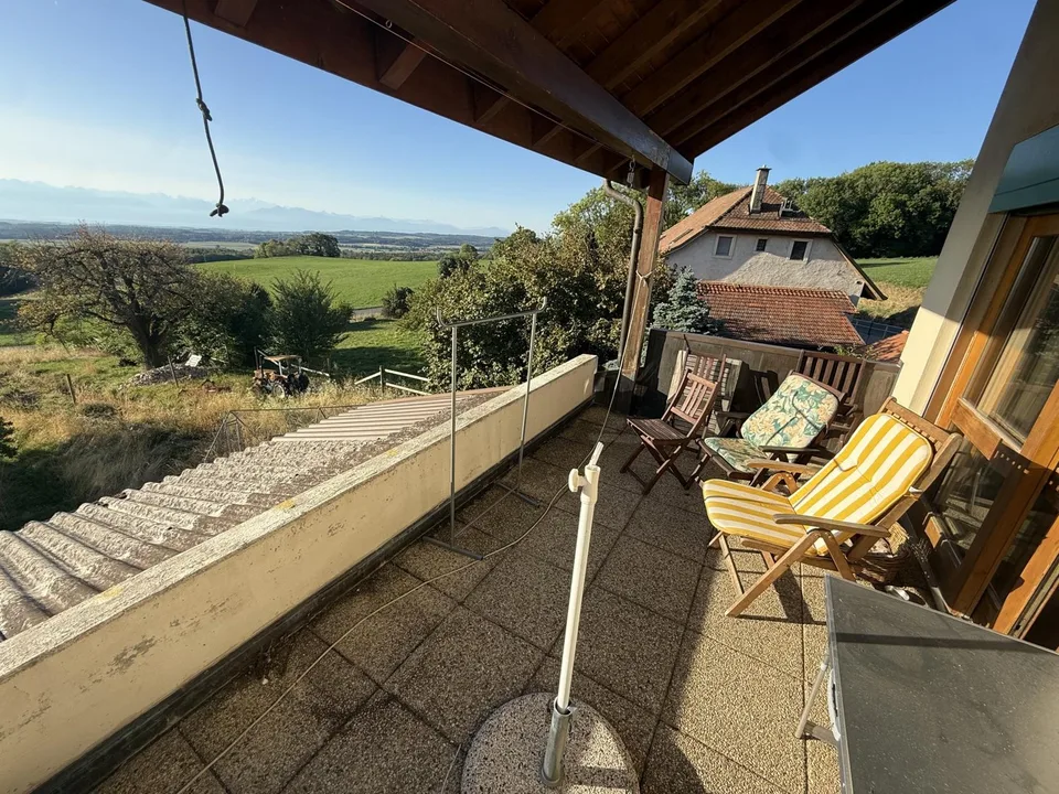Magnifico appartamento di 5.5 locali completamente ristrutturato con vista aperta