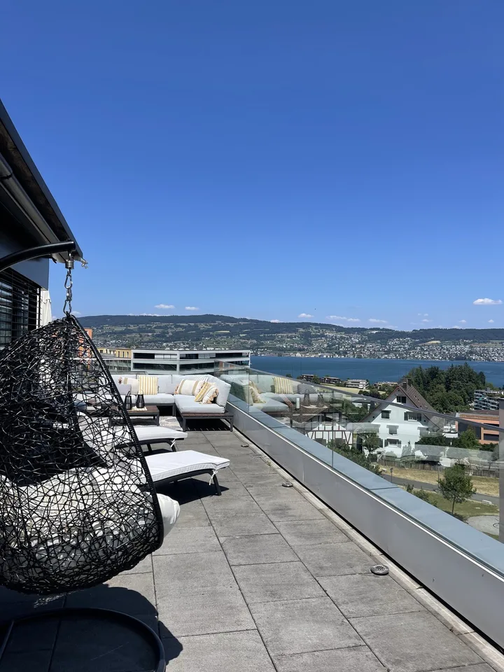 4½ ZIMMER-DACHWOHNUNG IN WÄDENSWIL (ZH), MÖBLIERT, TEMPORÄR