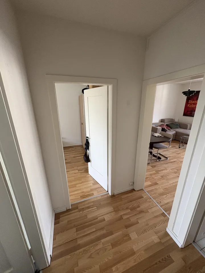 Helles und geräumiges 2.5-Zimmer-Apartment mit Balkon in Basel - Verfügbar ab November oder auf Anfrage
