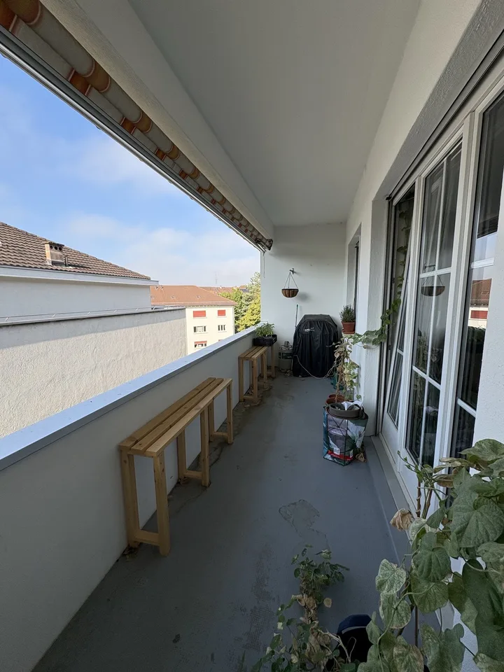 Helles und geräumiges 2.5-Zimmer-Apartment mit Balkon in Basel - Verfügbar ab November oder auf Anfrage