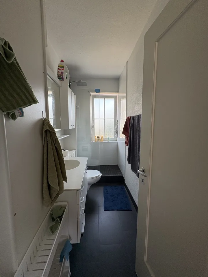 Helles und geräumiges 2.5-Zimmer-Apartment mit Balkon in Basel - Verfügbar ab November oder auf Anfrage