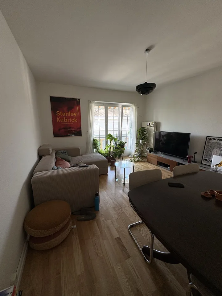 Helles und geräumiges 2.5-Zimmer-Apartment mit Balkon in Basel - Verfügbar ab November oder auf Anfrage