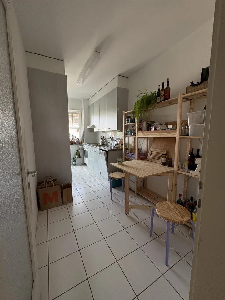Helles und geräumiges 2.5-Zimmer-Apartment mit Balkon in Basel - Verfügbar ab November oder auf Anfrage