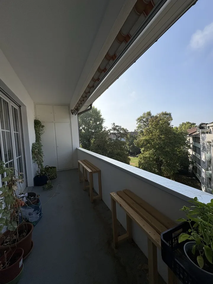 Helles und geräumiges 2.5-Zimmer-Apartment mit Balkon in Basel - Verfügbar ab November oder auf Anfrage