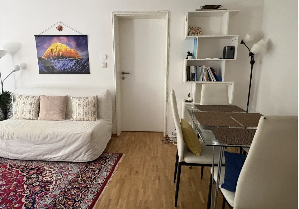 Schöne möblierte 2.5-Zimmer-Wohnung in zentraler Lage, private Terrasse und Garten, vorübergehend