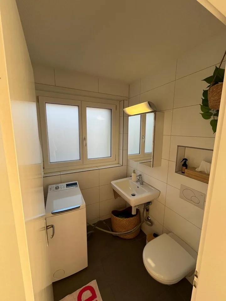 Appartamento luminoso & accogliente di 2,5 locali con balcone a Gossau ZH