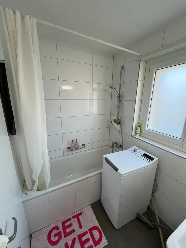 Appartamento luminoso & accogliente di 2,5 locali con balcone a Gossau ZH