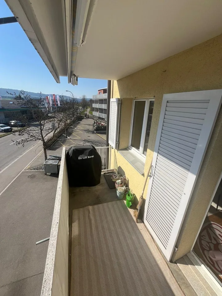 Appartamento luminoso & accogliente di 2,5 locali con balcone a Gossau ZH