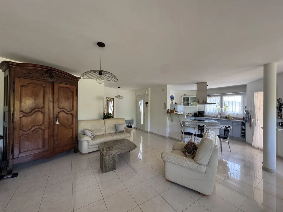 Casa a un piano con 4 locali su 5,50 are di terreno – foto 4 di 8