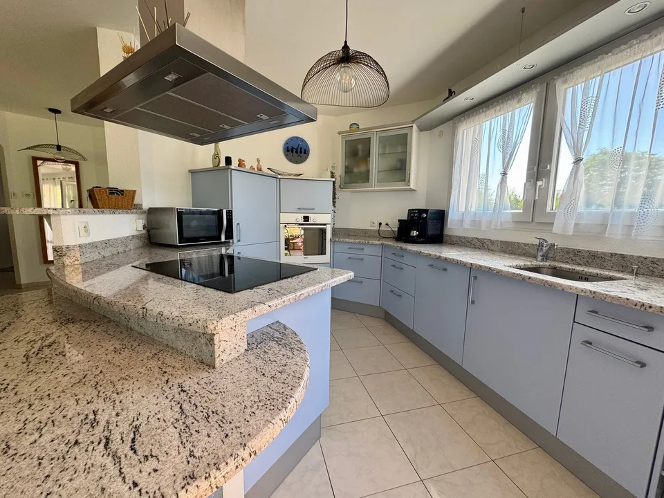 Casa a un piano con 4 locali su 5,50 are di terreno – foto 3 di 8