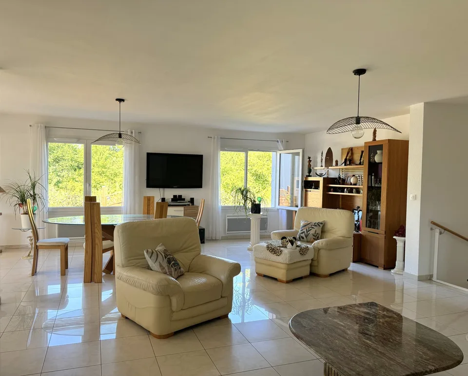 Casa a un piano con 4 locali su 5,50 are di terreno – foto 2 di 8